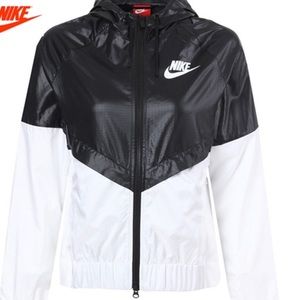 NIKE WINDBREAKER